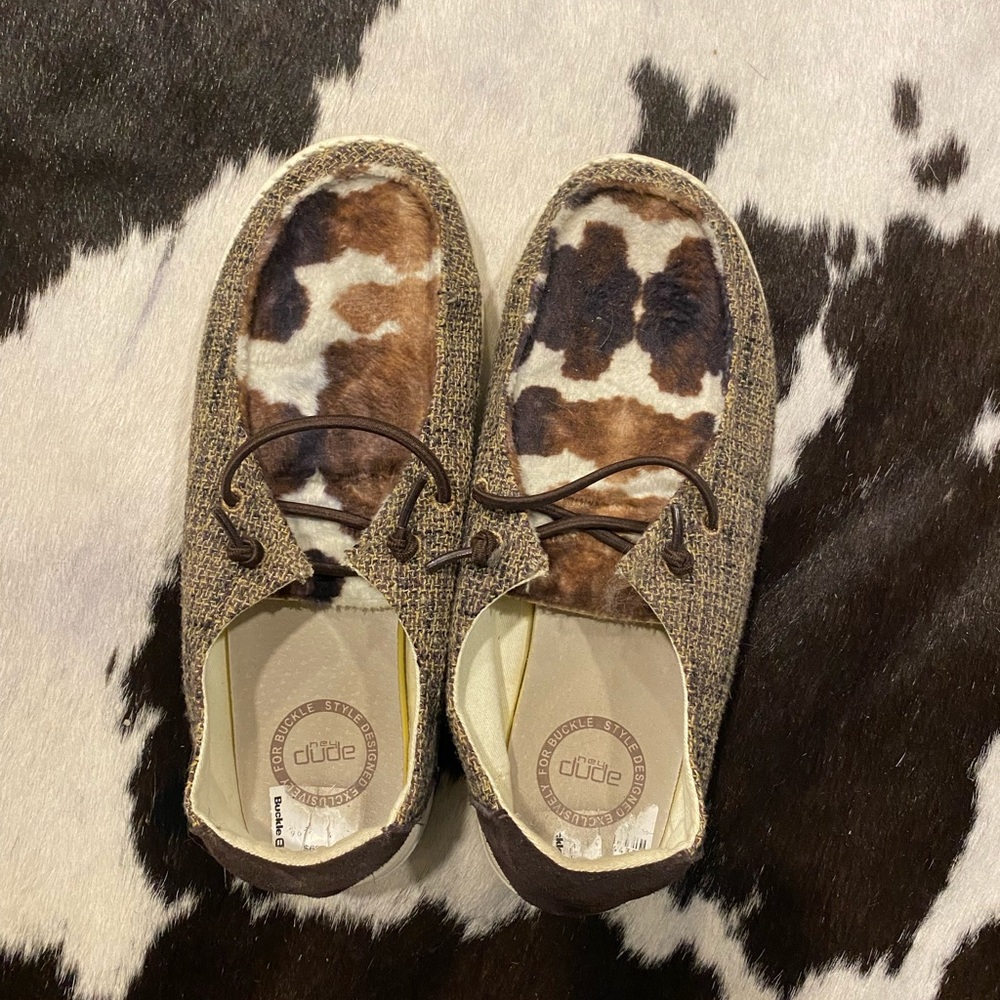 Women’s hey dudes size 8.